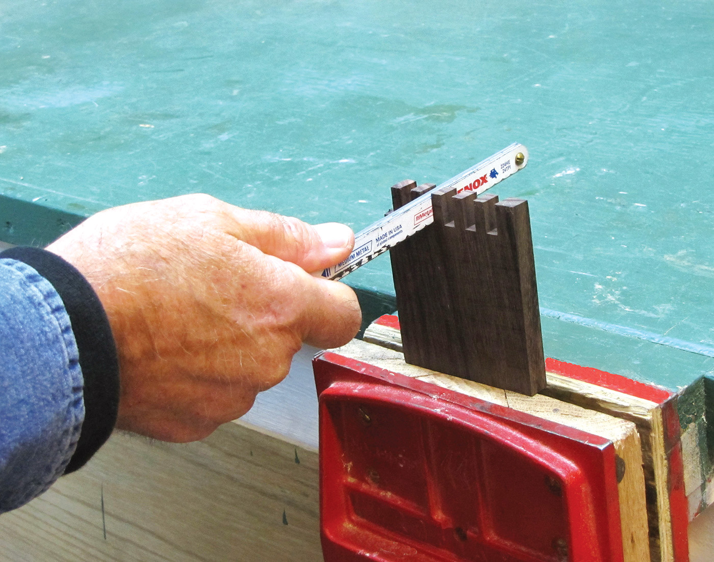 Adjustable-Width File