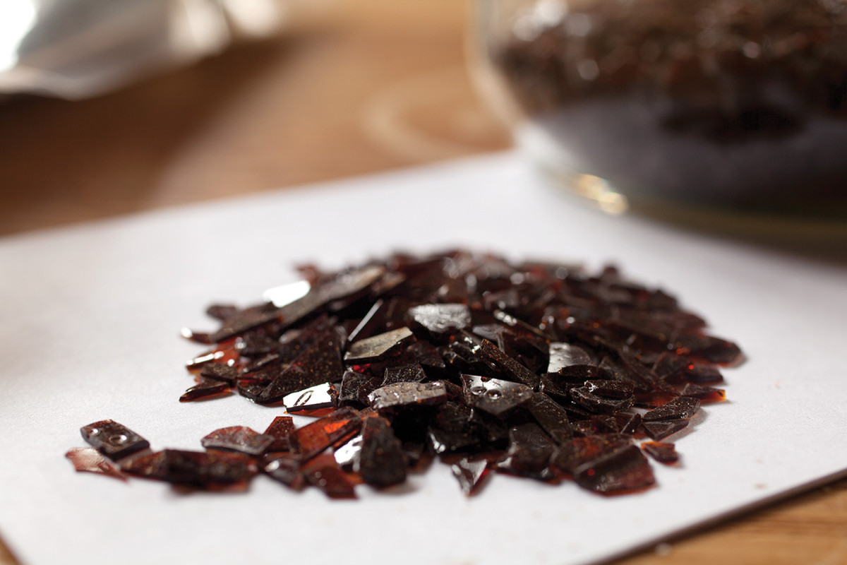 Shellac Tiger Flakes