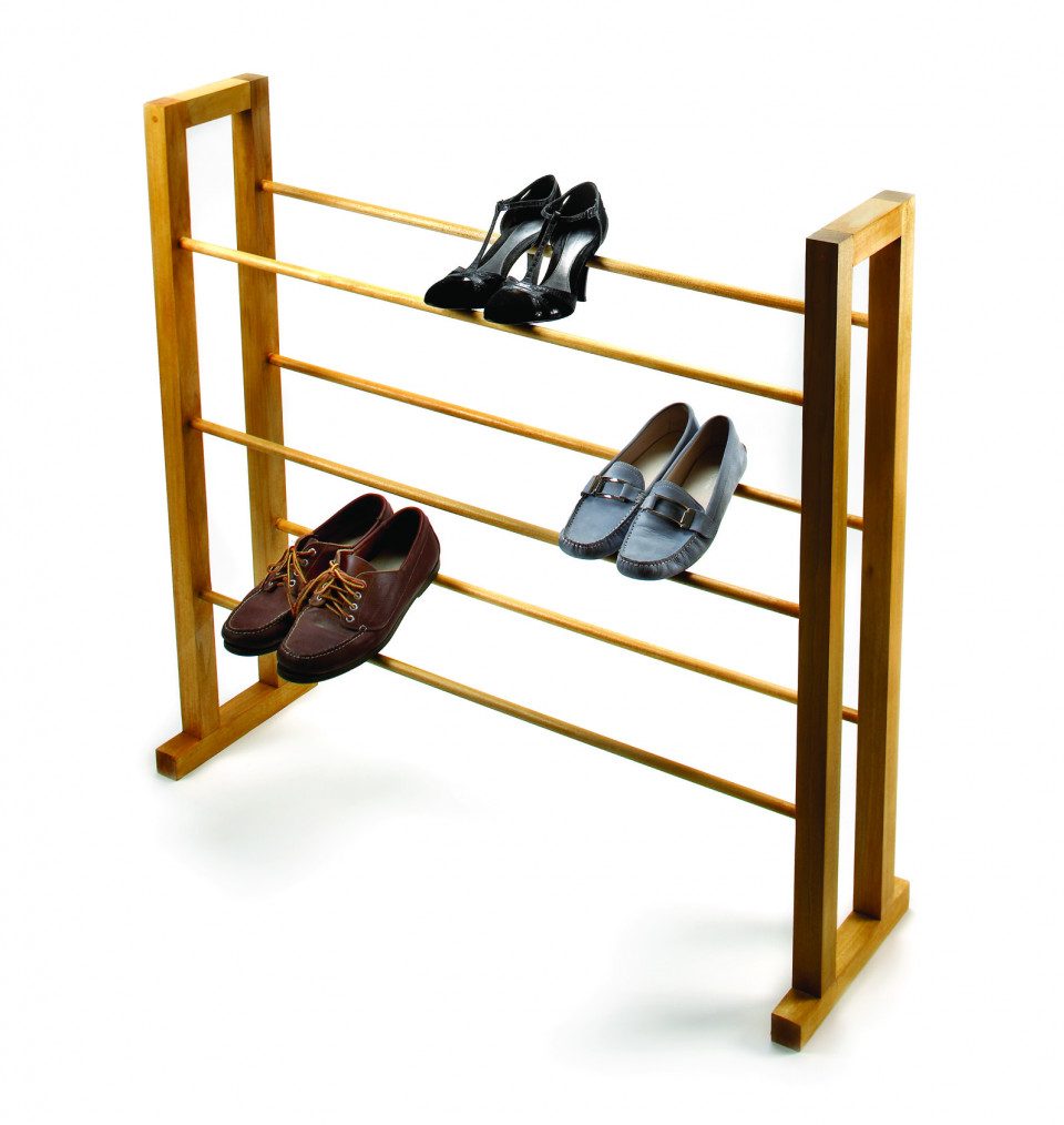This simple rack uses no nails, no screws and holds up to 15 pairs of shoes.