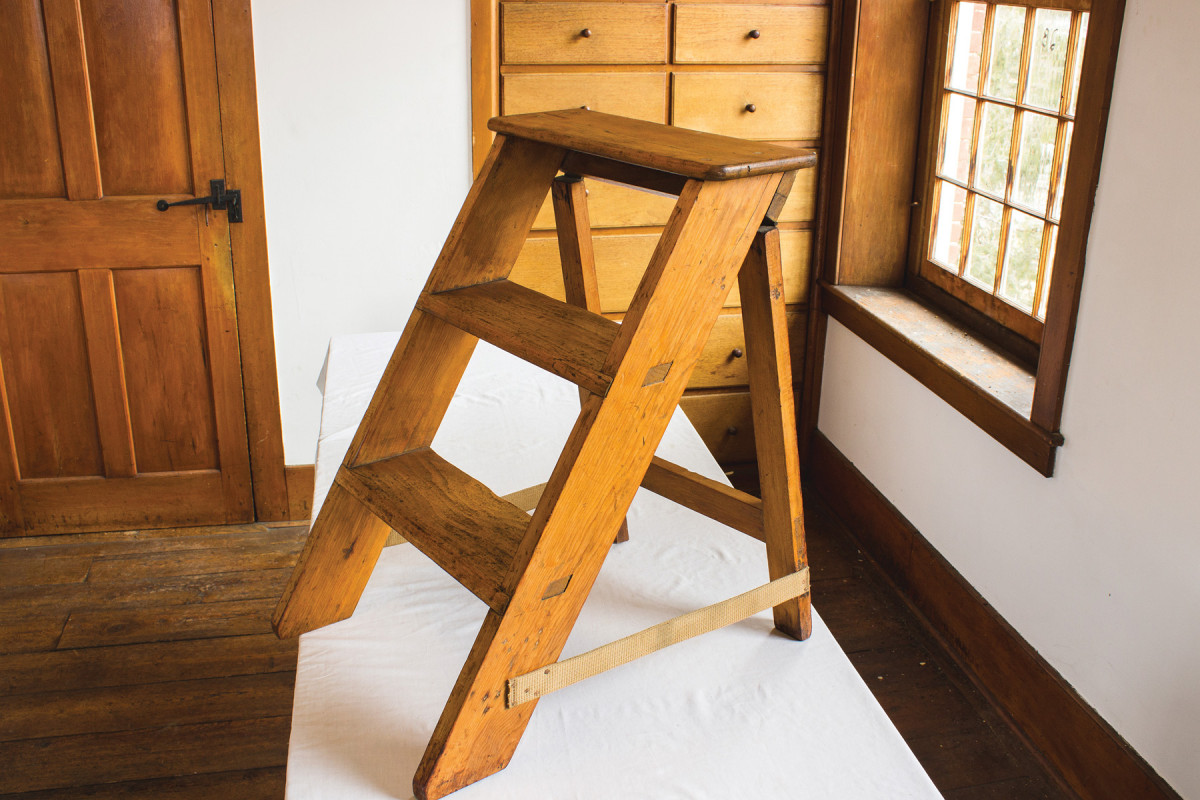 This functional form is an ideal intro to the Shaker Style. Learn how to make this useful project, all while sharpening your hand tool skills.