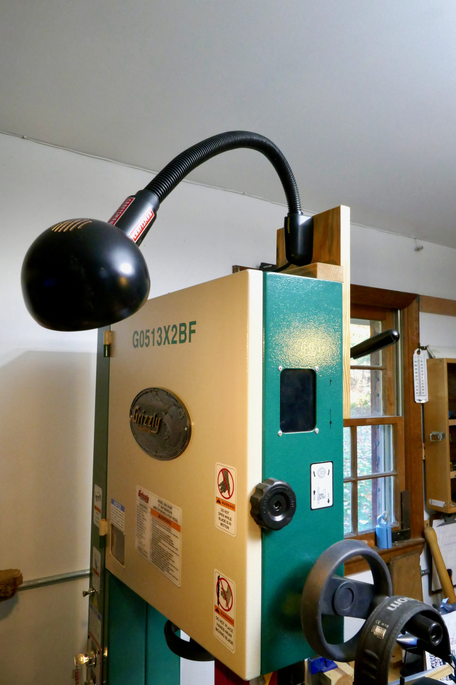 Magnetic Base for a Bandsaw Lamp