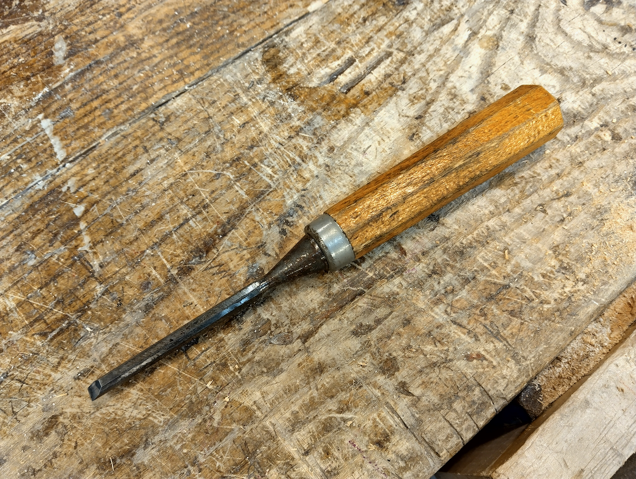 Retrofitting a Chisel’s Broken Plastic Handle with a Wooden One