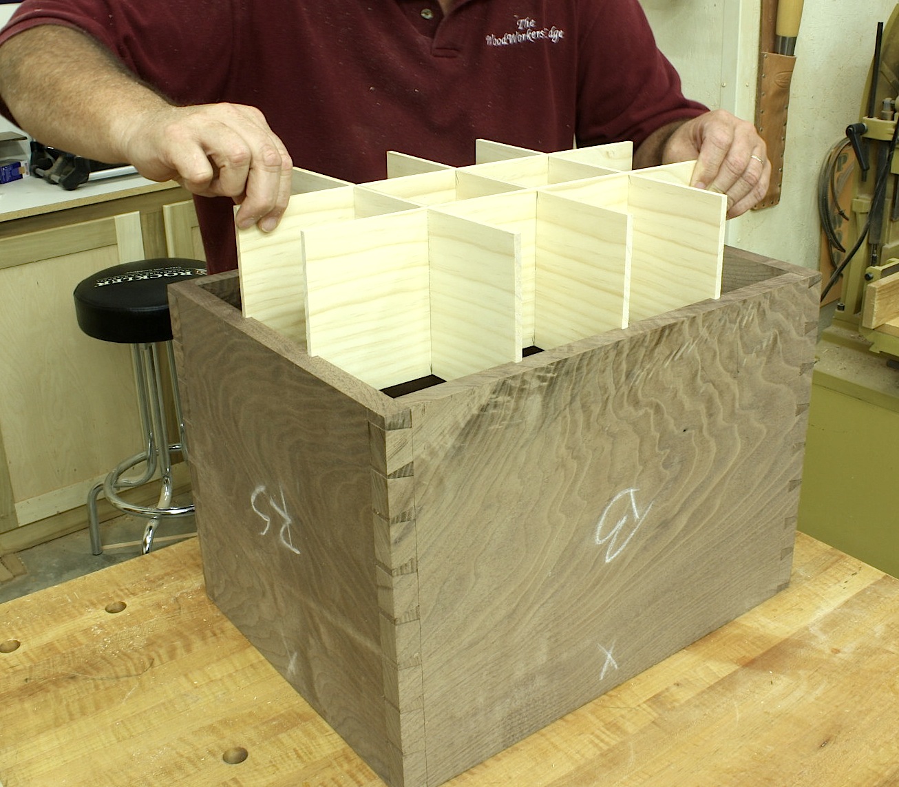 A Simple Jig for Bottle Dividers or Egg-crate Joints