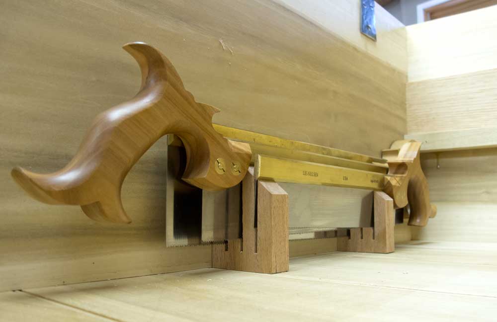 Efficient Backsaw Storage in a Tool Chest