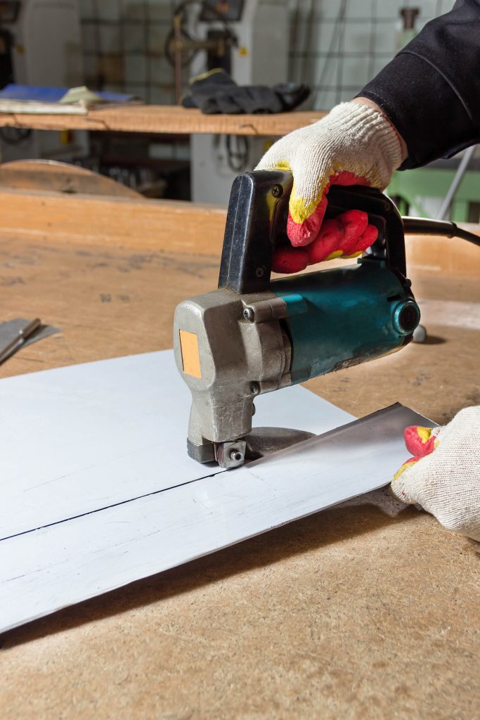 power shear tool cutting a material