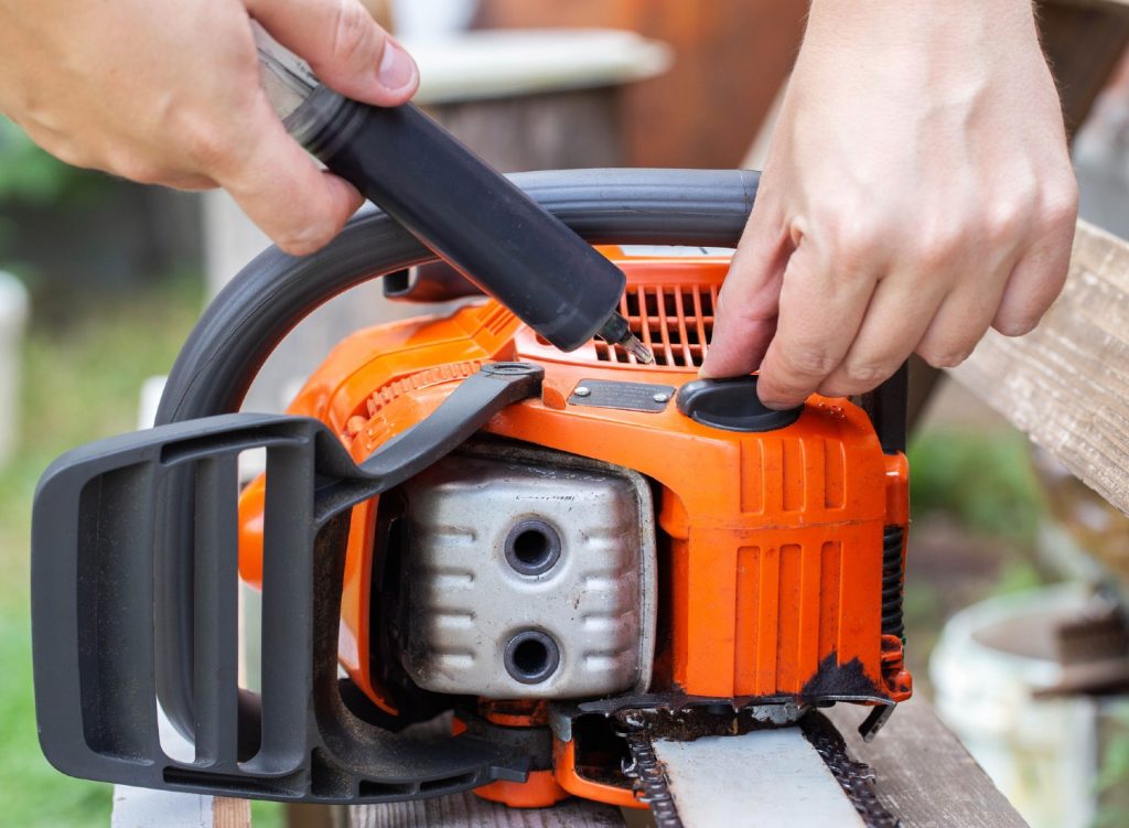 Adding oil to a chainsaw