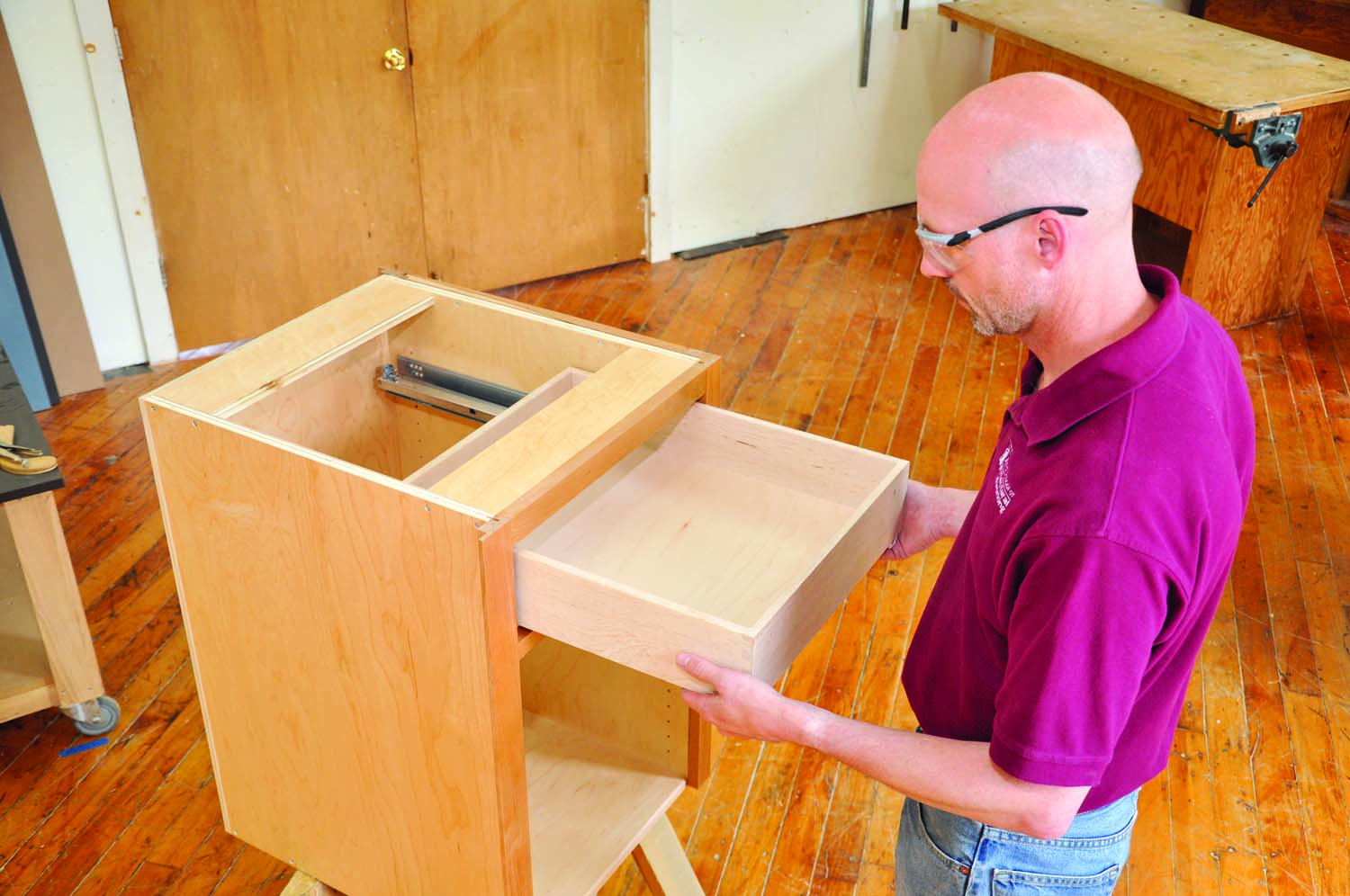 My 9 Best Tips for Installing Cabinet Drawers - Remodelando la Casa