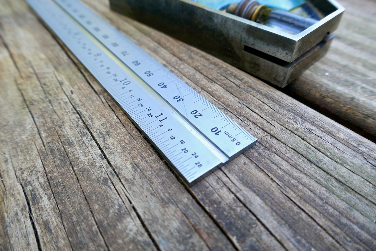 Stainless Steel Center Finding Ruler. Ideal for Woodworking, Metal Work,  Construction and Around The Home (24 Ruler) - Construction Rulers 