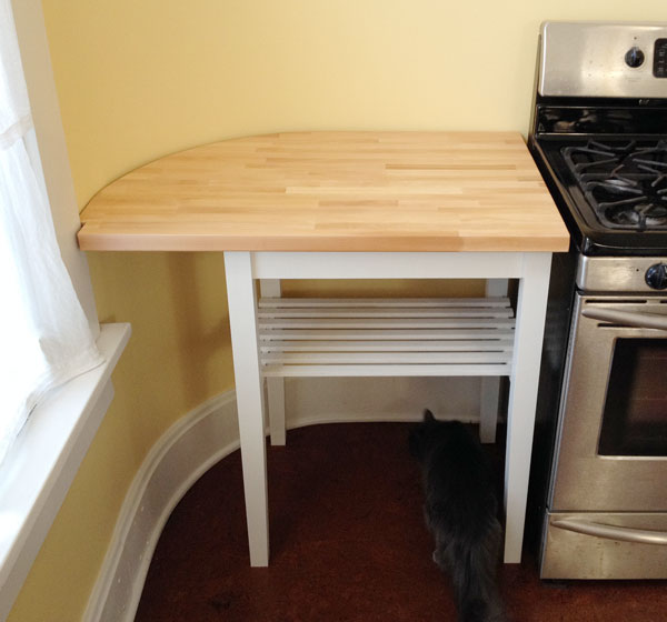 With this table, my kitchen is done!