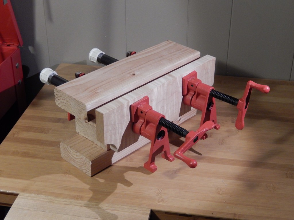 This Bench bull is equipped with two 1/2" pipe clamps 