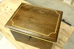 A look at the inlay on the top of the Carolina cellarette.