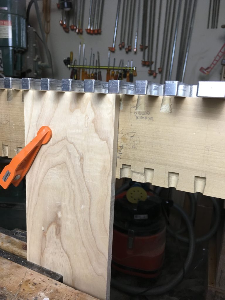cutting dovetails with a keller jig
